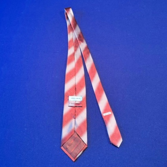 Giorgio Armani Red And Silver Silk Mens Tie 57" Length 3.5" Wide - Picture 1 of 4